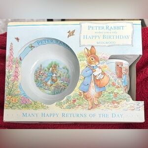 Wedgwood Peter Rabbit Happy Birthday Set in Blue and Multicolor China
